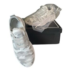 Women's New URBAN SPORT By J/Slides Sneakers Gray Camo Size 8M
